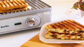 Grilled Cheese med ädelost, bacon och chips
