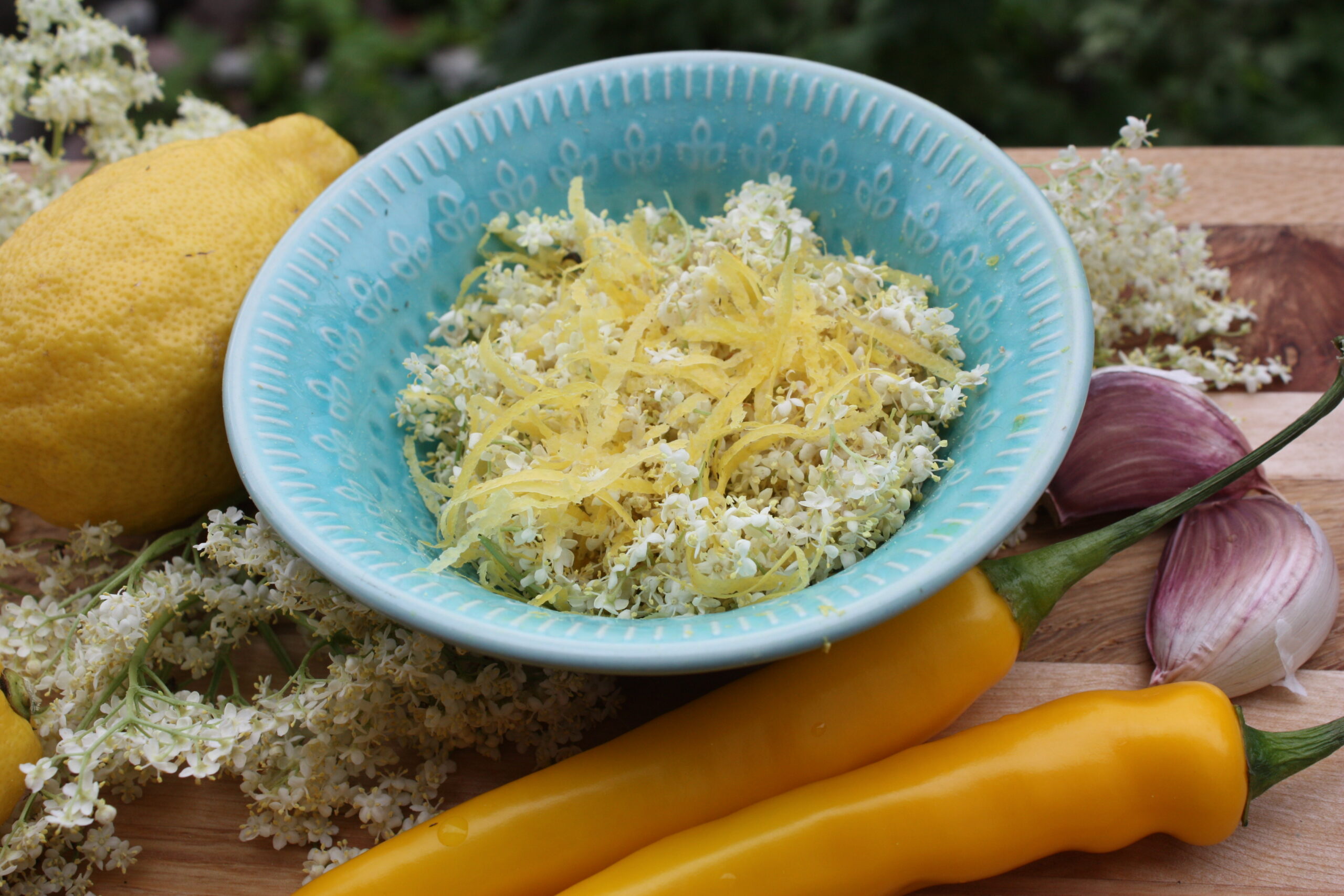 Gremolata med fläderblom