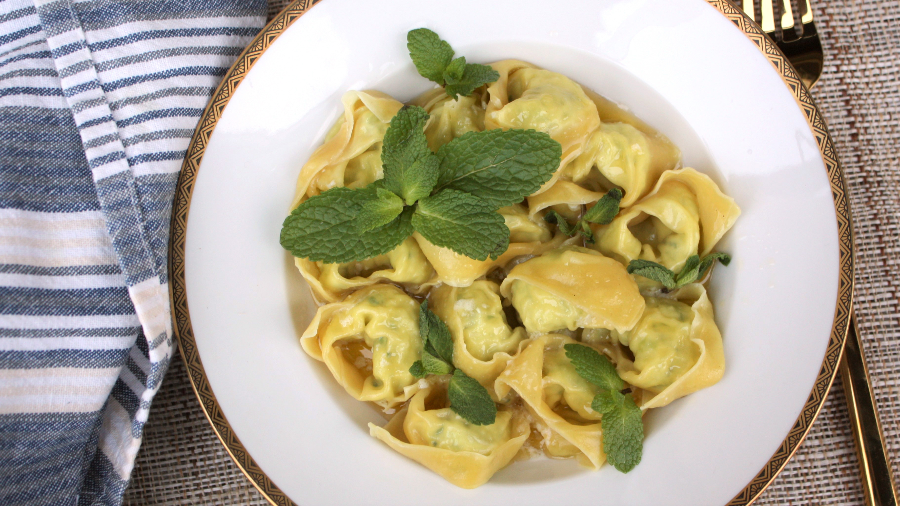 Tortellini fylld med bondbönor och mynta - Feeders